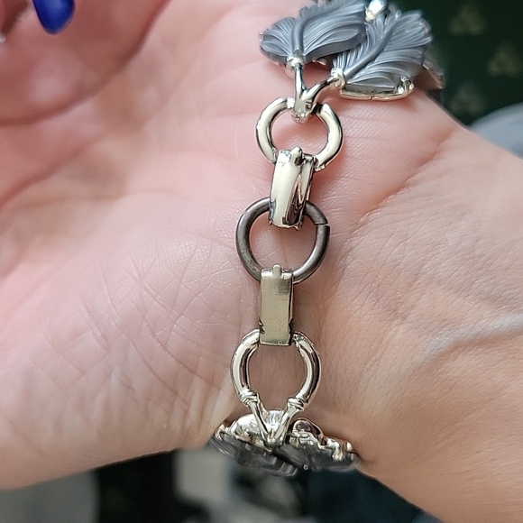 Vintage Silvertone and Grey Thermoset Leaf Bracelet and Clip on earring … - Picture 5 of 5